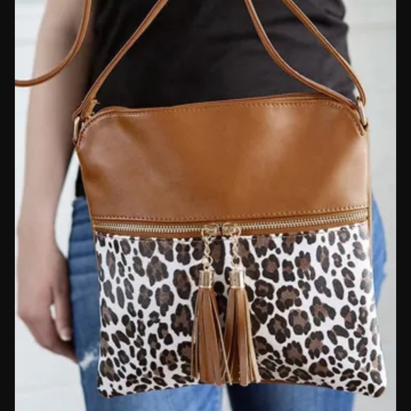 ‼️CLEARANCE PRICE FIRM‼️🎉💥Vegan Leather💥🎉 - Picture 2 of 8